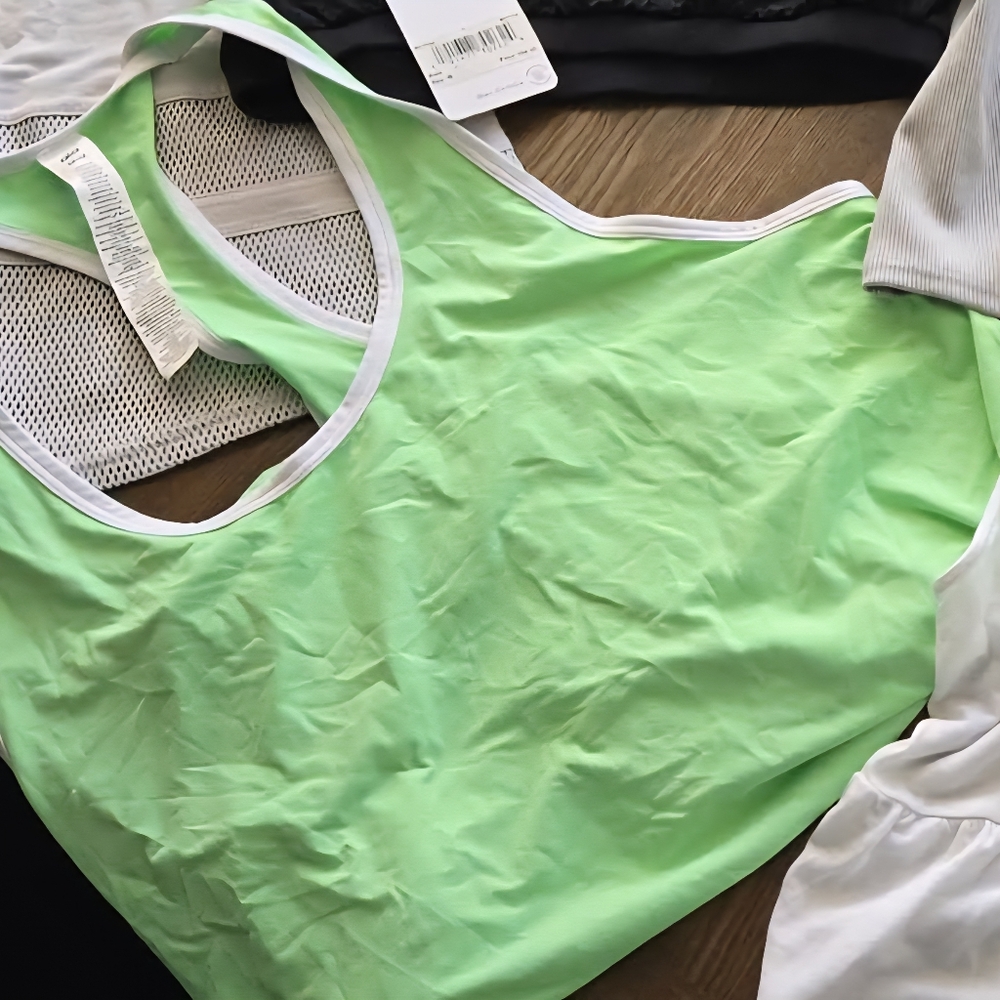 Alo Yoga Ivy League Tank in Ultramint green and White sz MEDIUM - Picture 2 of 2